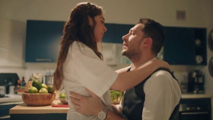 30. Lost In Love ❤️ Perdidos En El Amor. Capítulo 30 Audio ESPAÑOL HD. (Sakla Beni). Con Uraz Kaygılaroğlu, Cemre Baysel, Asude Kalebek, Baran Bölükbasi.