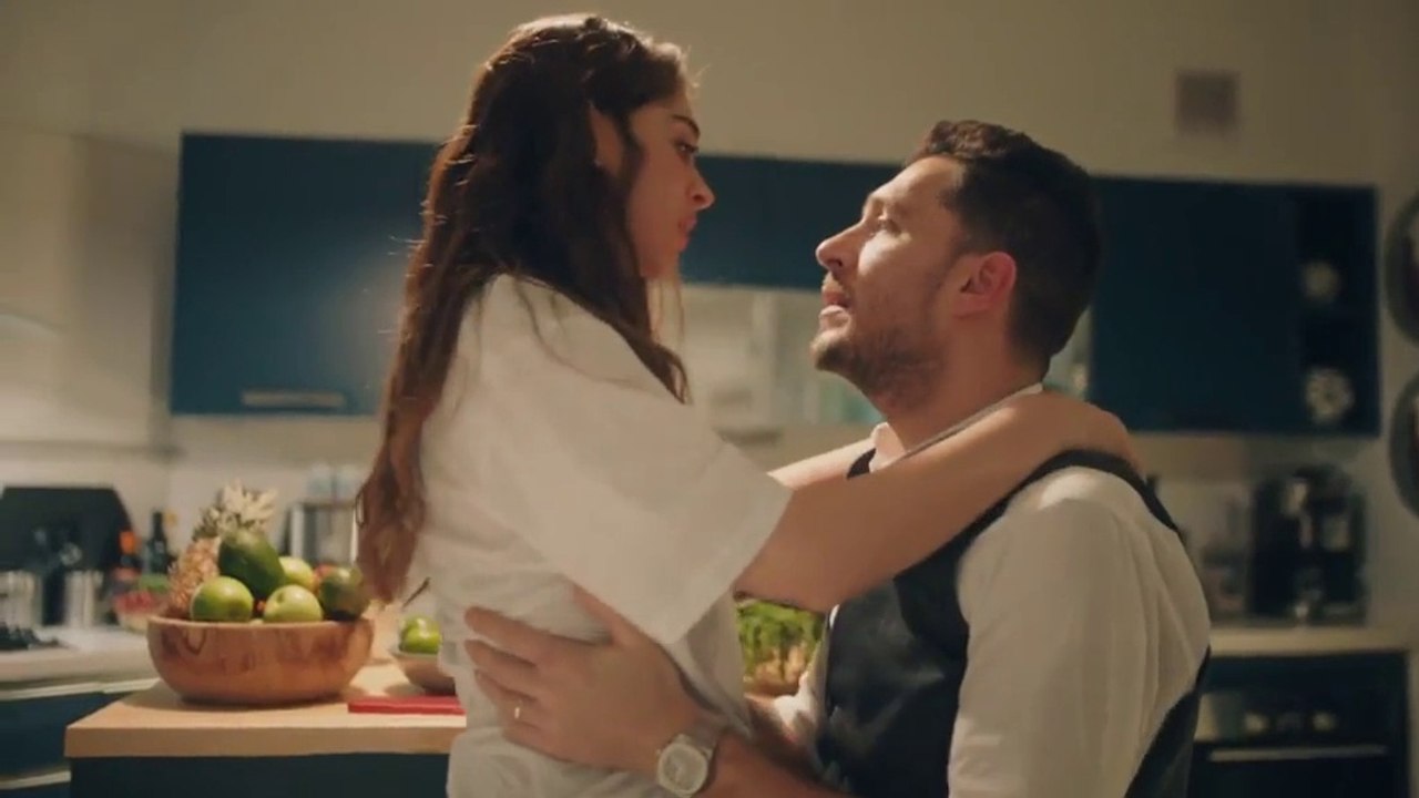 30. Lost In Love ❤️ Perdidos En El Amor. Capítulo 30 Audio ESPAÑOL HD. (Sakla Beni). Con Uraz Kaygılaroğlu, Cemre Baysel, Asude Kalebek, Baran Bölükbasi.