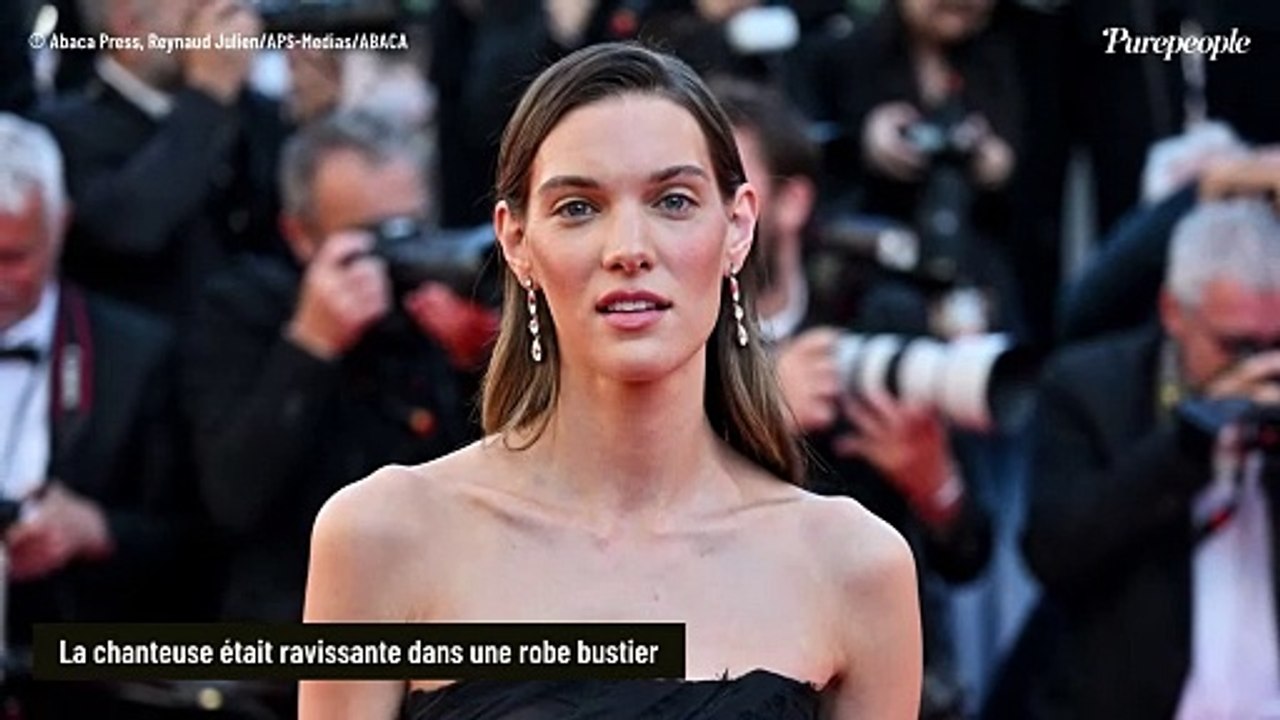 Le Festival de Cannes, c'est presque fini ! Carole Bouquet et Charlotte Cardin rivalisent d'élégance sur le tapis rouge