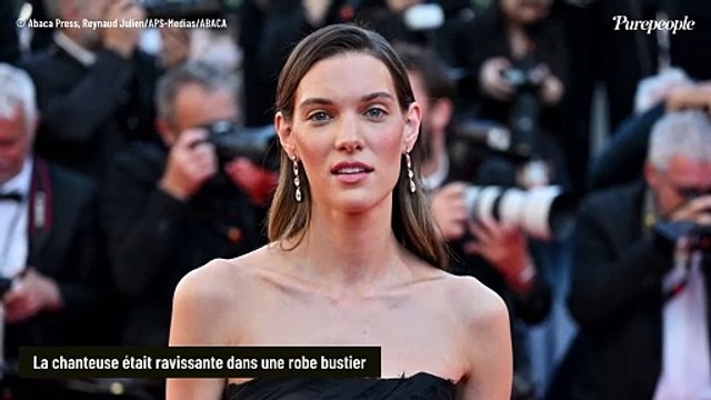 Le Festival de Cannes, c'est presque fini ! Carole Bouquet et Charlotte Cardin rivalisent d'élégance sur le tapis rouge