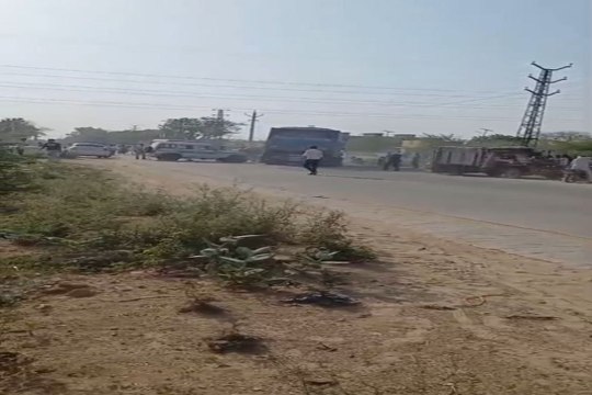 दुस्साहस: बजरी भरे डंपर ने परिवहन निरीक्षक को कुचलने का किया प्रयास निरीक्षक ने कूदकर बचाई जान