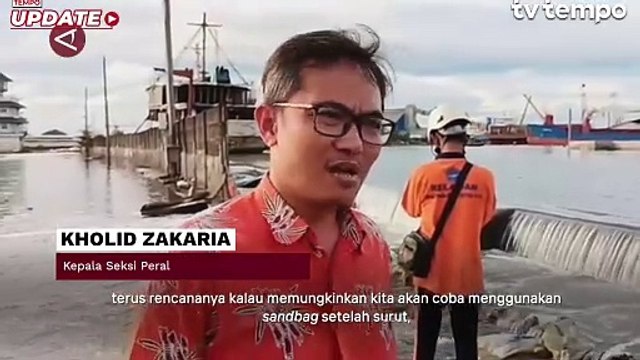 Pagar Laut Jebol, Pelabuhan Tanjung Emas Terendam Banjir