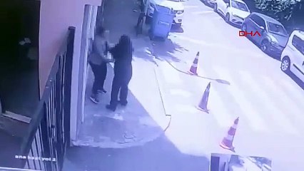 Kız öğrenci okul tuvaletinde arkadaşını bıçakladı