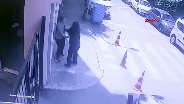 Kız öğrenci okul tuvaletinde arkadaşını bıçakladı