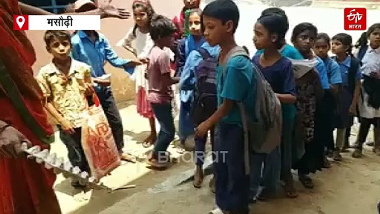 उबला की जगह बच्चों को थमाया एक-एक कच्चा अंडा, बिहार के इस सरकारी स्कूल का अपना नियम