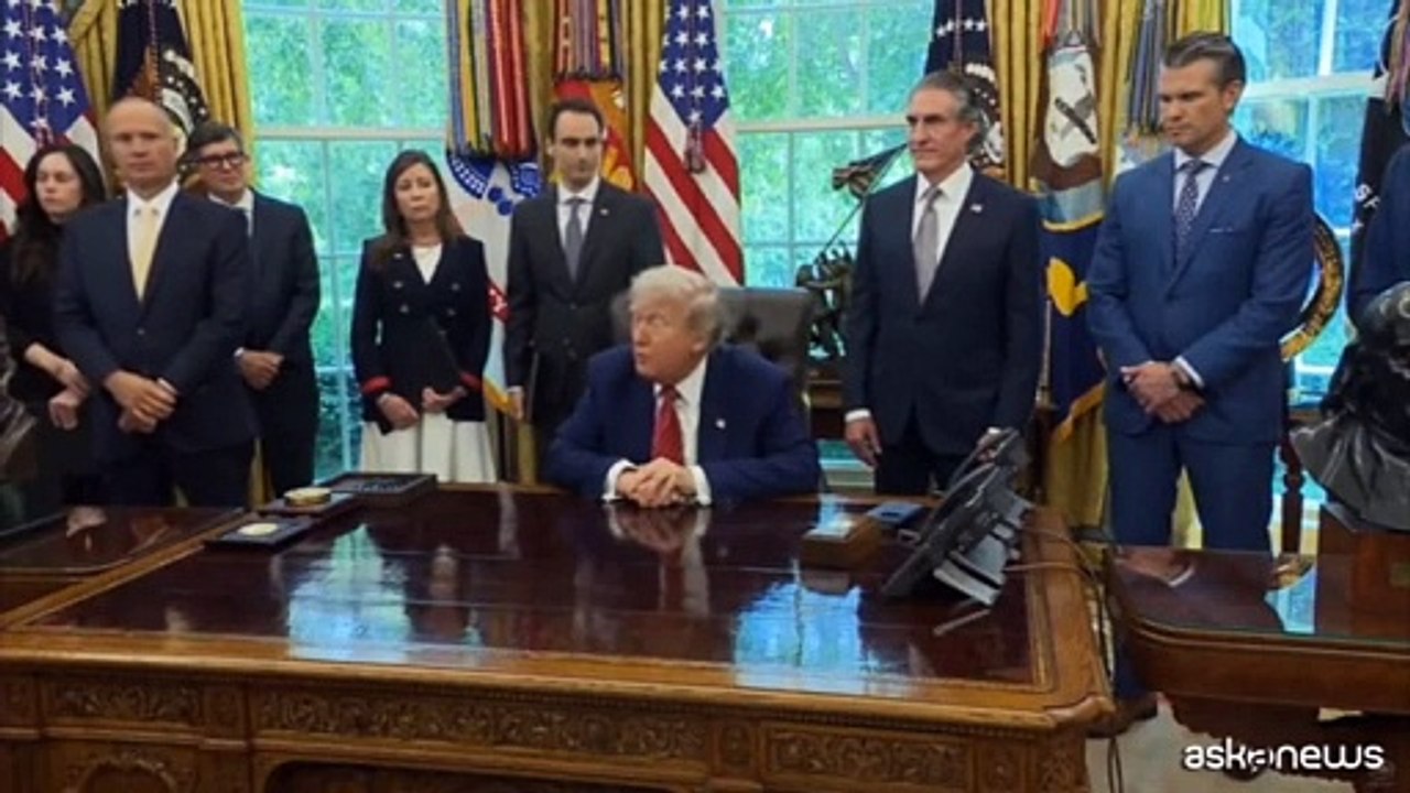 Trump sui dazi: minaccia l'Ue e tutti i produttori di smartphone
