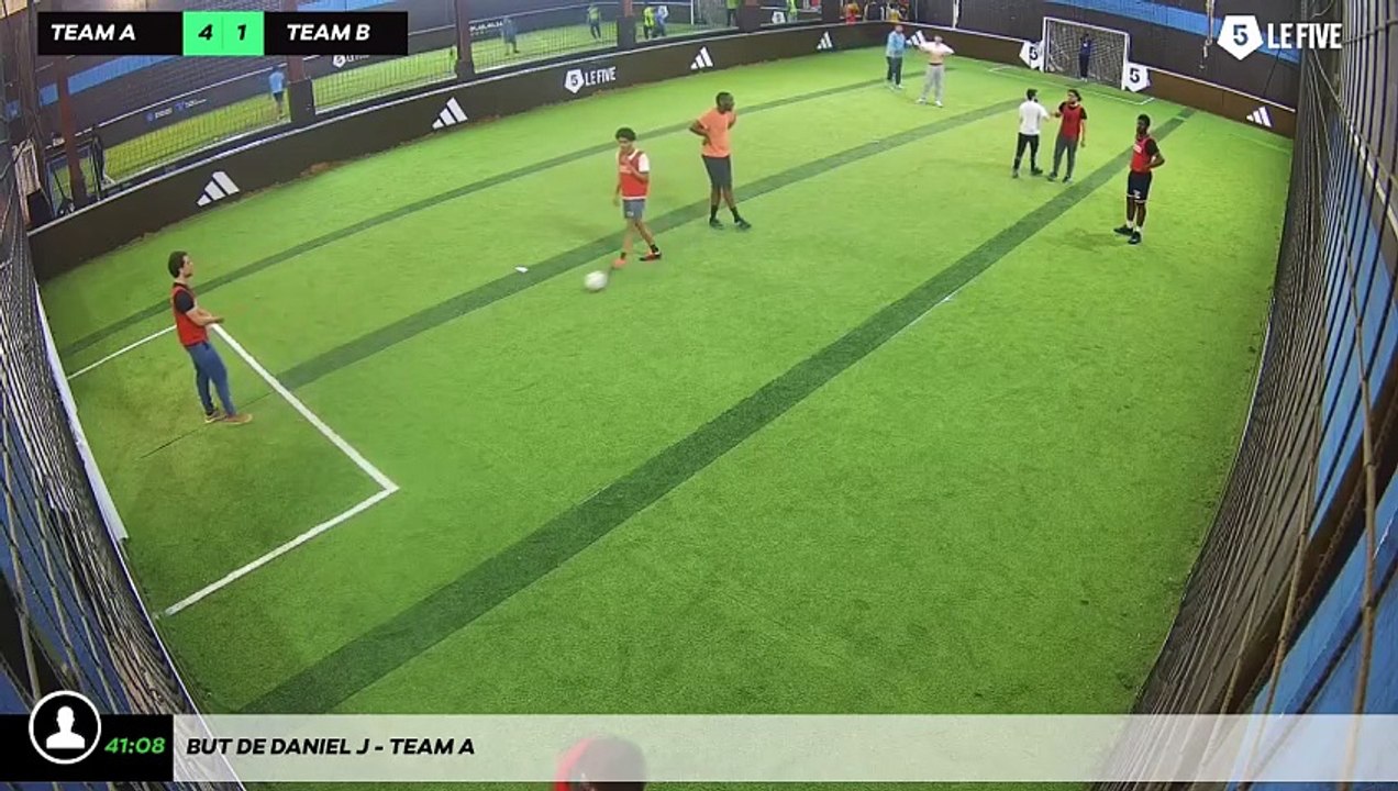 But de Daniel J - Team A