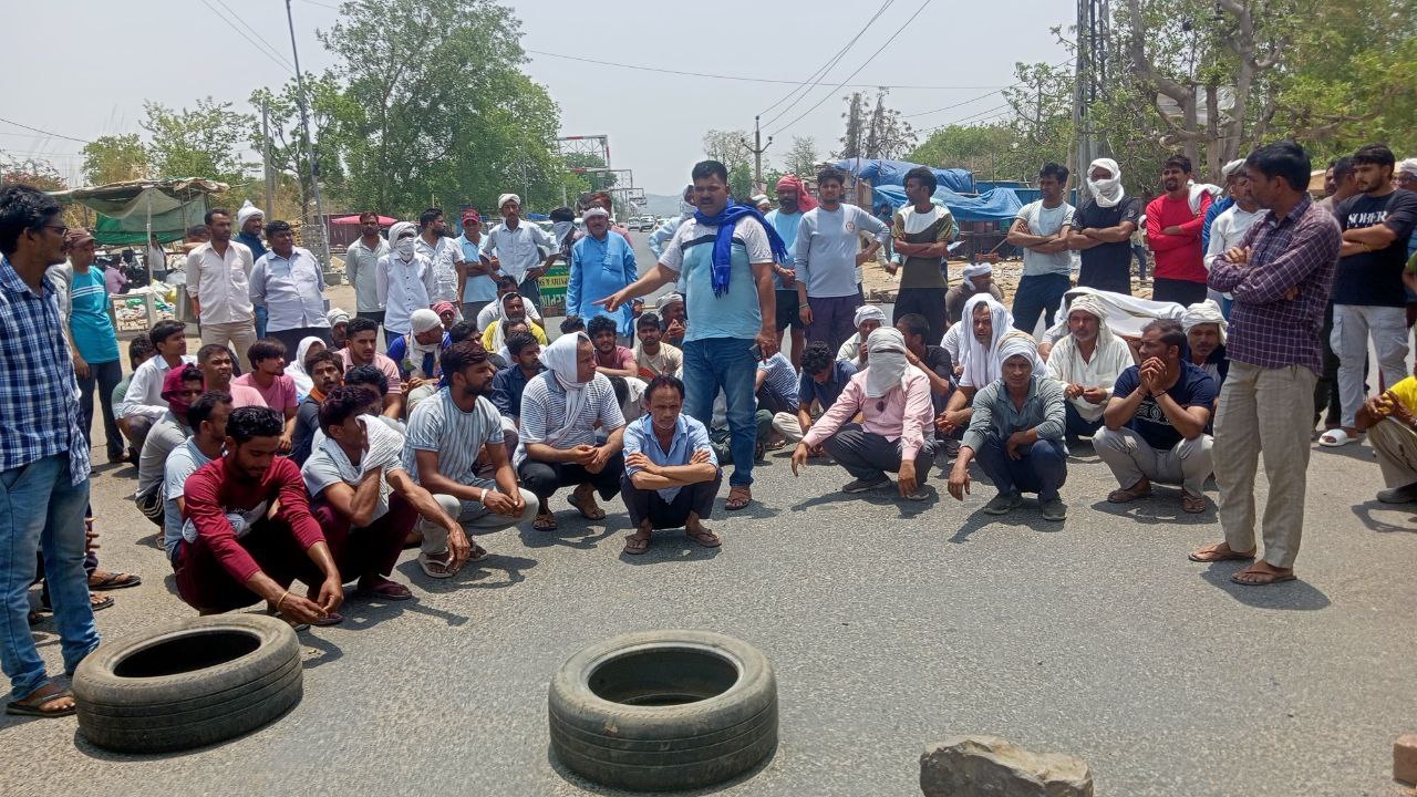 नीमराणा विद्युतकर्मी की मौत के बाद 22 घंटे चले विरोध प्रदर्शन के बाद प्रशासन से बनी सहमति, मामला शांत