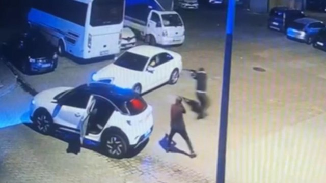 Kağıthane'de kalaşnikoflu saldırı kamerada; aracın önünü kesip kurşun yağdırdılar