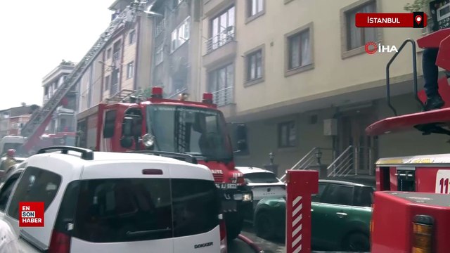 Ataşehir’de binanın çatı katı yanarak kullanılamaz hale geldi