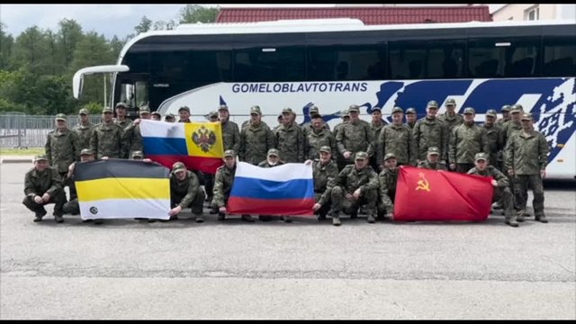 Maxi scambio di prigionieri, i soldati russi arrivano in Bielorussia