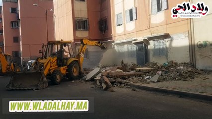 عملية الهدم مستمرة في الحي المسيرة من طرف السلطات لمقاطعة الشهداء _ الصخور السوداء