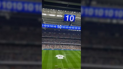 El Bernabéu se cae al sonar por última vez el nombre de Modric por megafonía: "¡Y con el '10'...!"