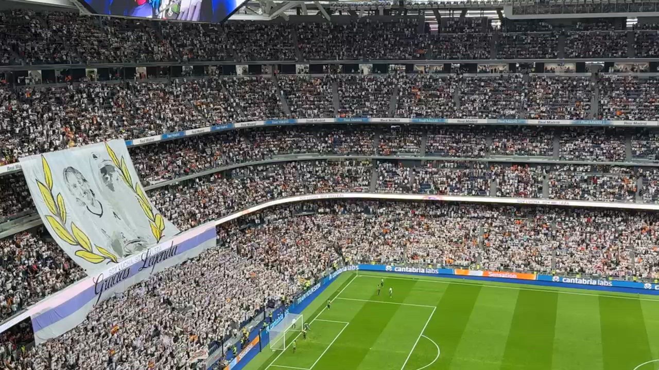 Los tifos del Bernabéu para Modric y Ancelotti en su despedida