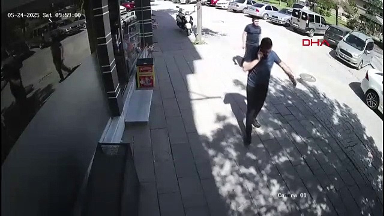 Aksaray’da bal hırsızlığı kamerada! 2 petek balı aracına koyup kaçtı