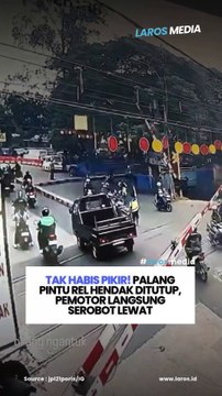 Tak Habis Pikir! Palang Pintu Rel Hendak Ditutup, Pemotor Langsung Serobot Lewat
