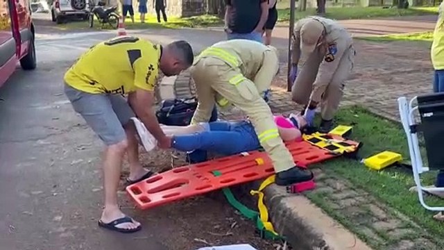 Colisão violenta no Bairro Canadá deixa mulher ferida e carros destruídos