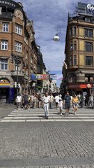 Yo caminaba y encontré un lugar donde rockstar estaba promocionado su bebida y me regalaron una