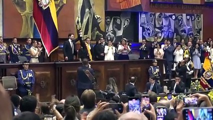 Noboa promete "salvar" a Ecuador de las "mafias" al juramentar para un segundo mandato
