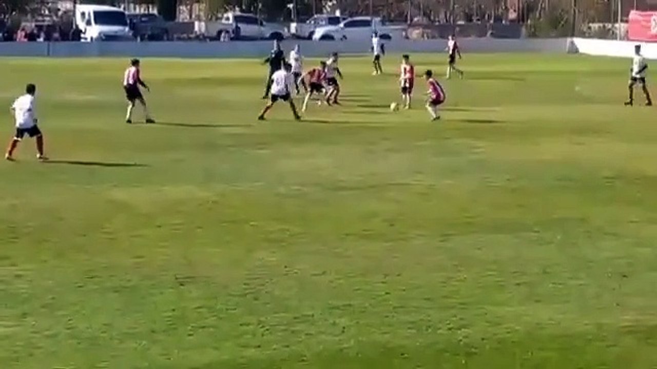 El gol del juvenil salteño Mateo Rivero (Argentinos Juniors) a Estudiantes