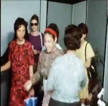 في عام 1972، شهدت مصر إضرابًا من الطيارين المدنيين، وهو حدث تاريخي يتعلق بتاريخ الطيران المدني في البلاد. كان هذا الإضراب جزءًا من حركة إضرابات عمالية واسعة في ذلك الوقت، واعتبر تحديًا للحكومة