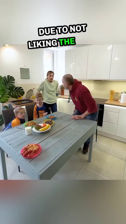 This man threw the food in anger 🍴🔥#shorts