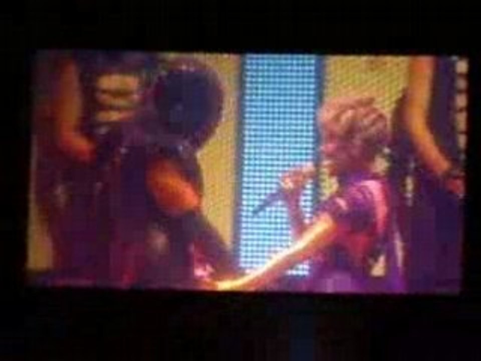 Kylie Minogue Can't get out of my head