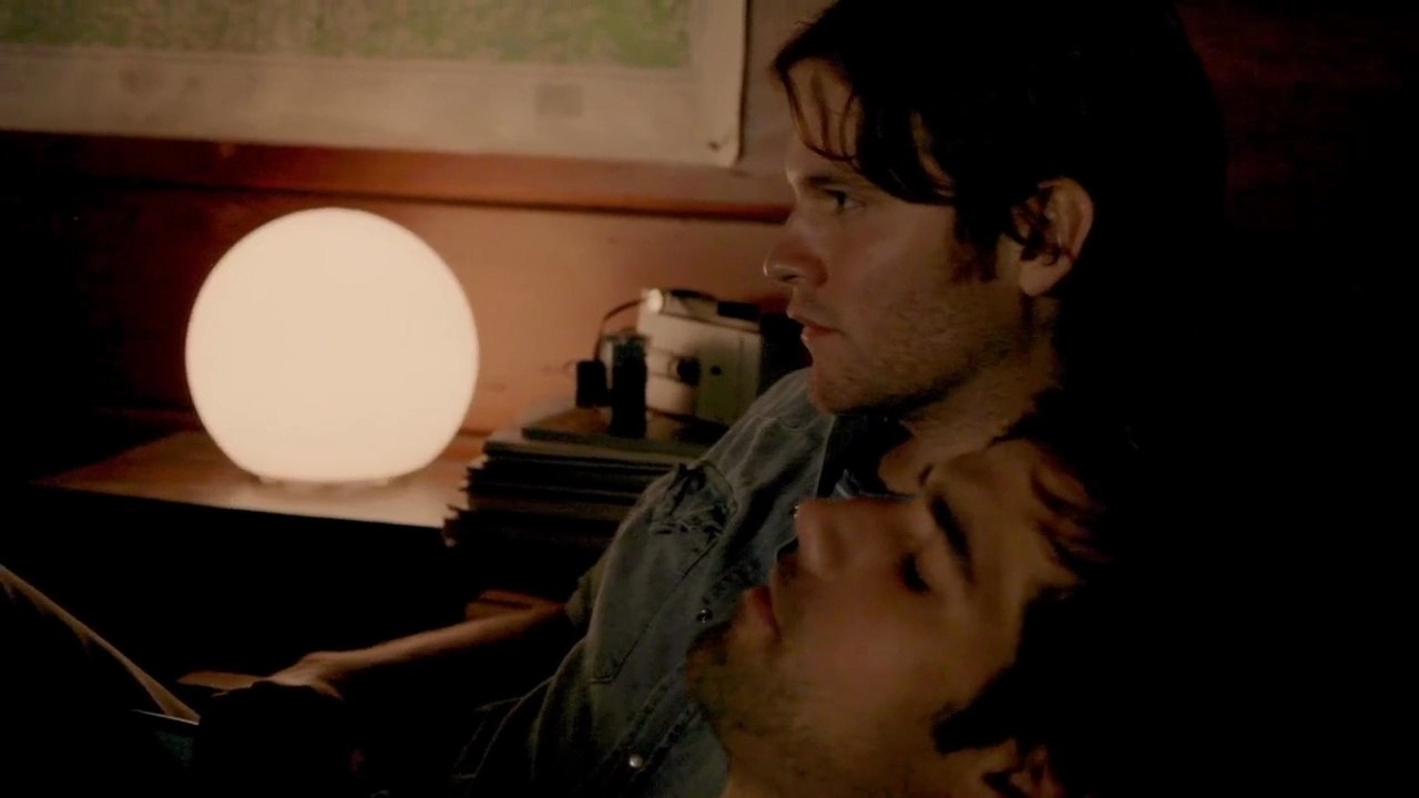 ES S01 E07 - gay theme series