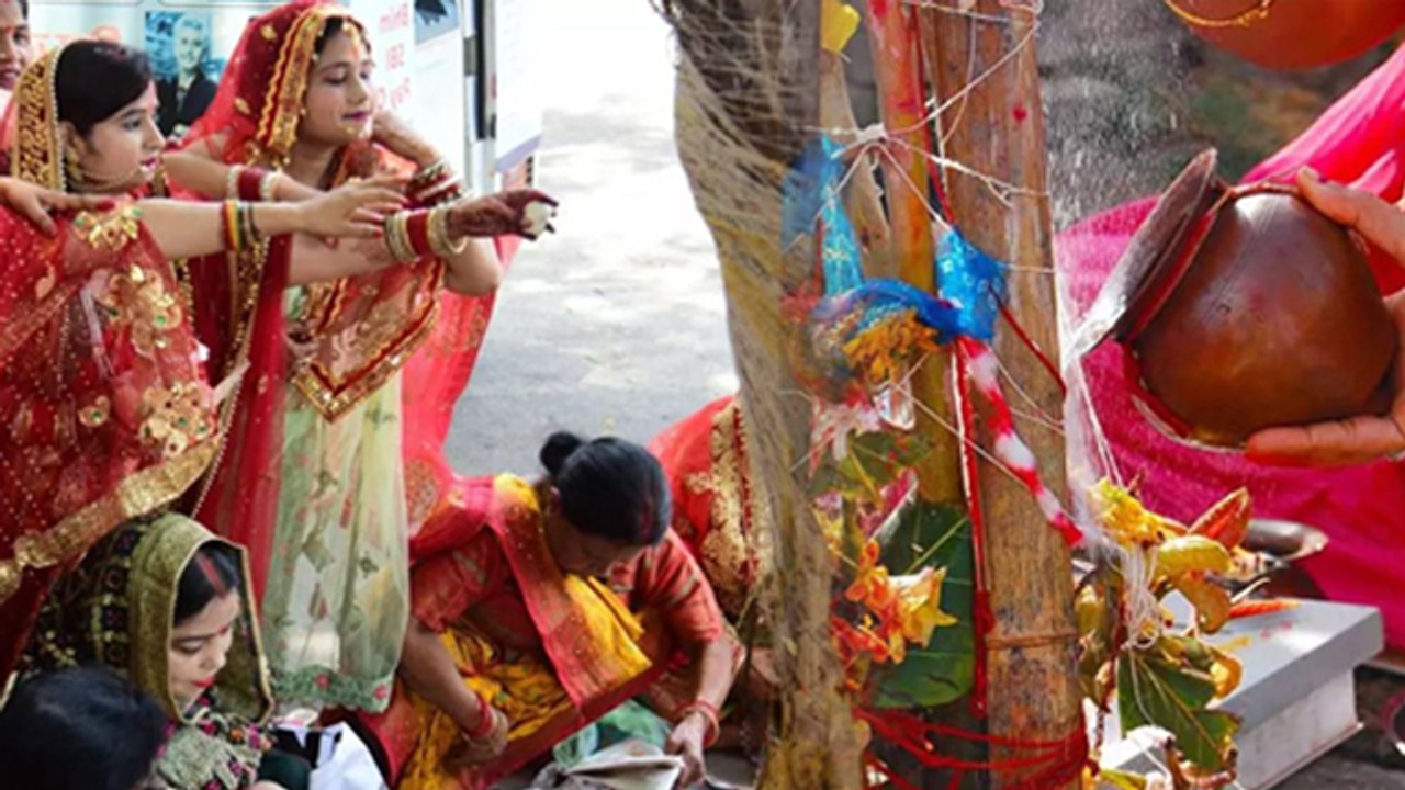 Vat Savitri Puja Time 2025: वट सावित्री पर सोमवती अमावस्या का संयोग, इस शुभ मुहूर्त में करें पूजा