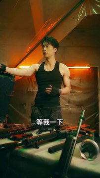 Her soul traveled through time and space, and the villain who abused the child doted on the three cute babies and changed their fate. The original heroine drugged the god and assisted, but was slapped in the face. The cold-faced president hugged the child