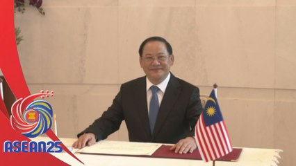 Perdana Menteri Laos diberikan sambutan rasmi di Perdana Putra