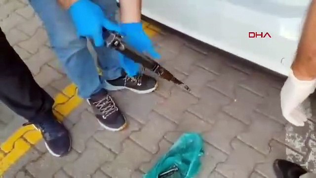 Sakarya - Kiralık otomobilden Kalaşnikof tüfekler çıktı; şüpheli polis gözaltında