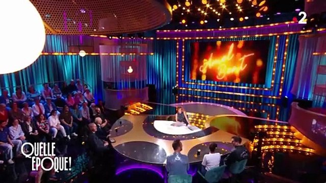 Amel Bent interprète une chanson en live dans Quelle époque sur France ... avec tendresse et émotion