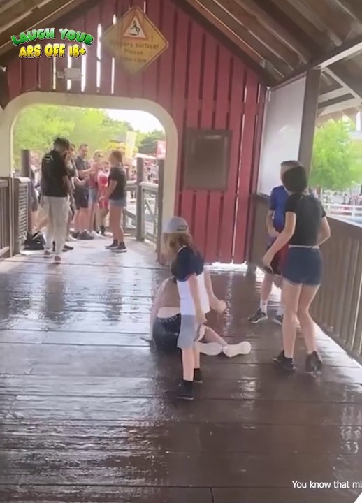 Amusement Park Scares That’ll Have You Screaming 🙂🤣 From thrill to chill in 0.2 seconds