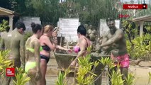 Dalyan’daki çamur banyosu turistlerin ilgi odağı oldu