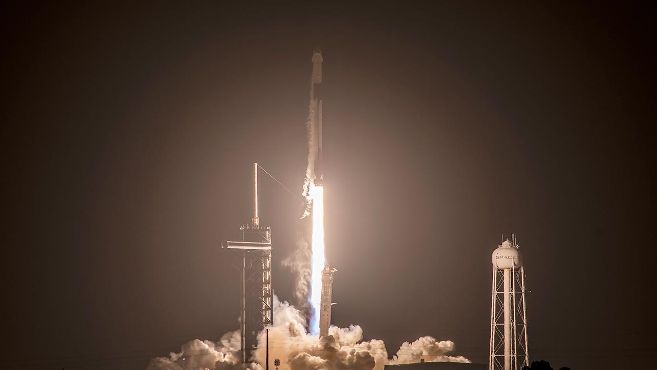 スペースXの爆発的な再突入にカリフォルニア州民が驚愕 – 動画はこちら！