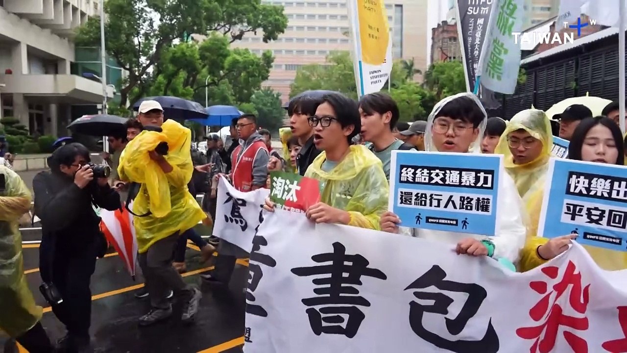 Protesters March in Taipei, Call for Measures To Protect Pedestrian Safety