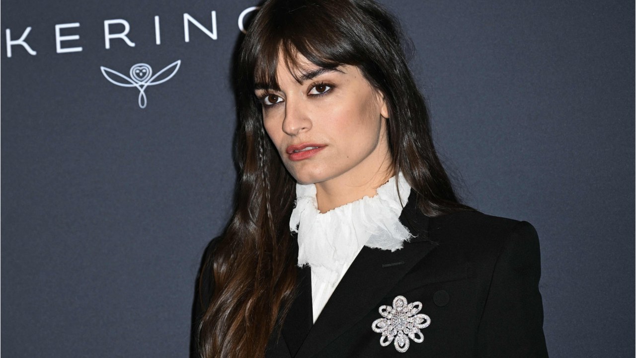 Clara Luciani émue pour la Fête des mères : l’a...