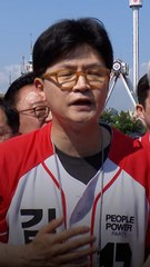 한동훈, 처음으로 '김문수' 적힌 옷 입고 유세…"포기하지 말라"