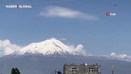 Mezuniyet töreninde evlilik teklifi sürprizi