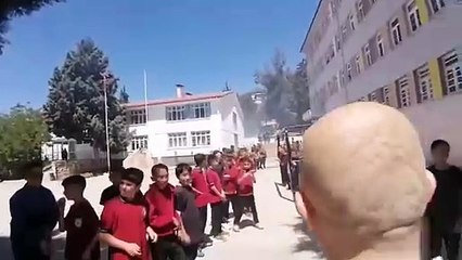 MEŞALE VE KONFETİYLE UĞURLADILAR