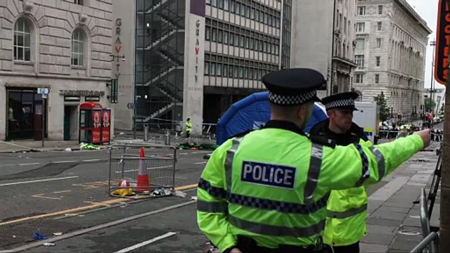 Quatro pessoas em estado grave após atropelamento durante comemorações do Liverpool