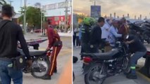 VIDEO | Motociclista intentó bajar su moto de la grúa a la fuerza tras ser inmovilizada por grave infracción