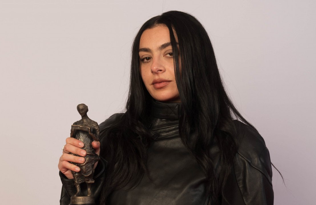 'Bin kaum Bob Dylan': Charli xcx bei Ivor Novello Awards als Songwriterin des Jahres gekürt