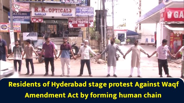 Residents of Hyderabad stage protest Against Waqf Amendment Act by forming human chain