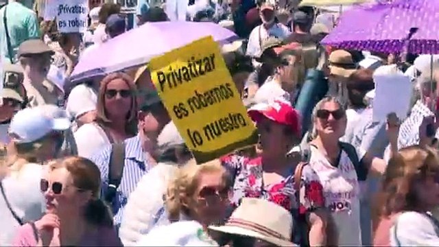 Miles de ciudadanos marchan por Madrid en defensa de una sanidad pública de calidad