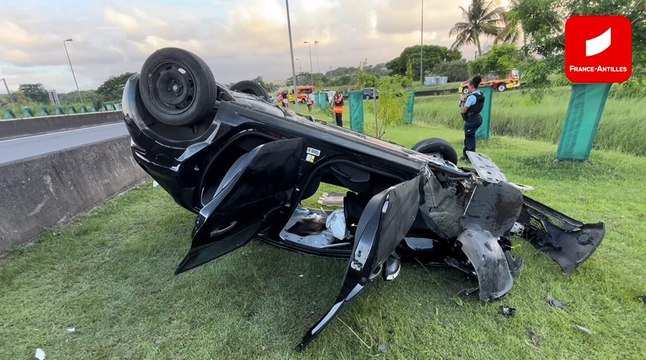 [GUADELOUPE] Spectaculaire sortie de route à l’échangeur de Versailles à Petit-Bourg