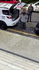 Vídeo: Suspeito de matar PM é preso enquanto tentava fugir com comparsa