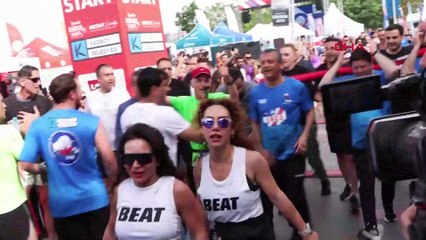 Kadıköy'de düzenlenen halk koşusuna Özgür Özel de katıldı