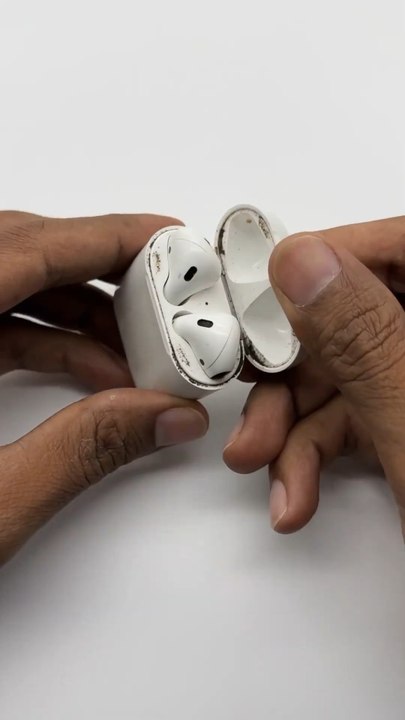 AirPods : la méthode OFFICIELLE pour les nettoyer 🧼